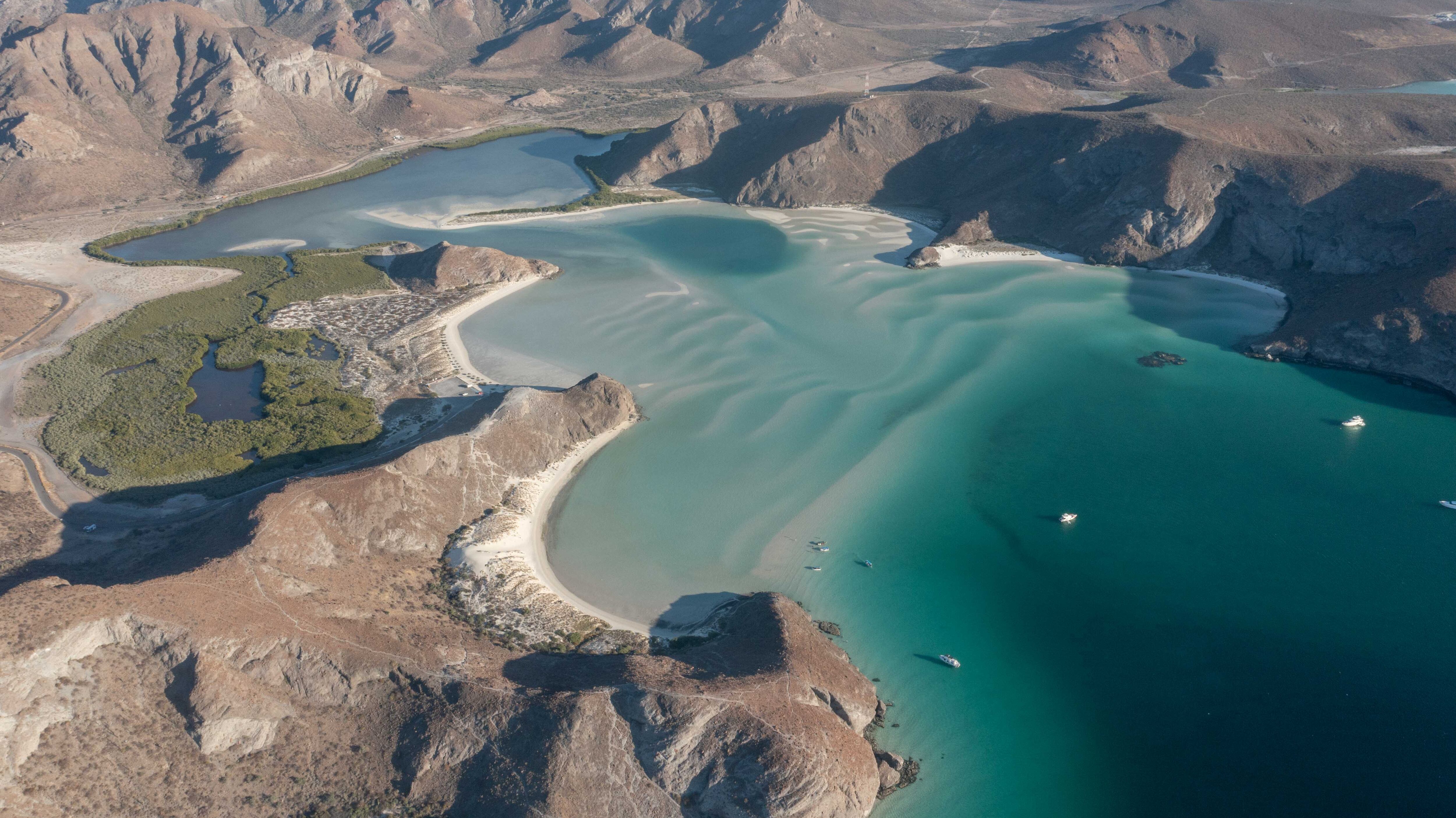 Huye de las bajas temperaturas de la ciudad y disfruta todas las maravillas que ofrece la bahía de La Paz