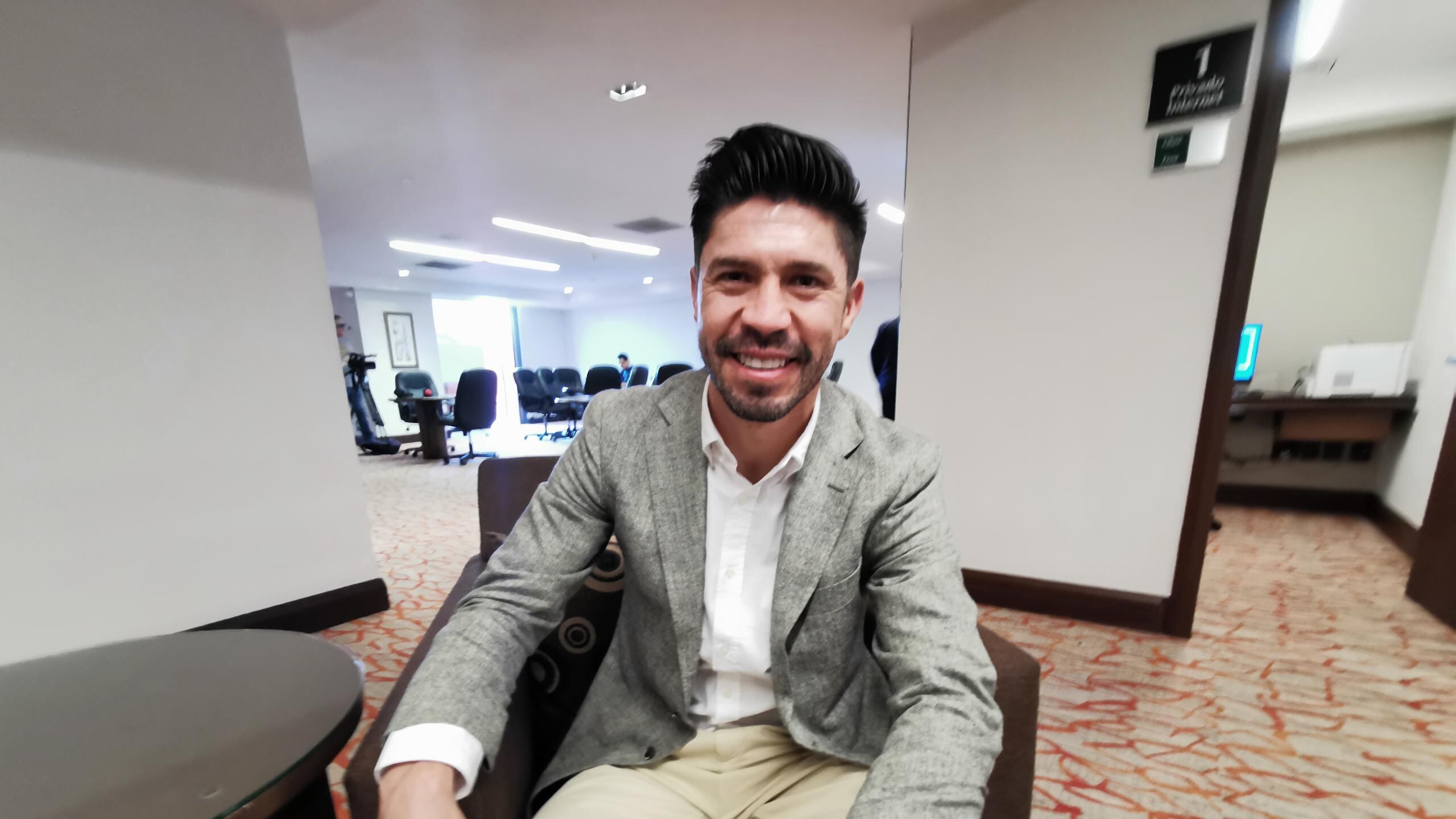 Presentó su libro en la Feria Internacional del Libro de Guadalajara.