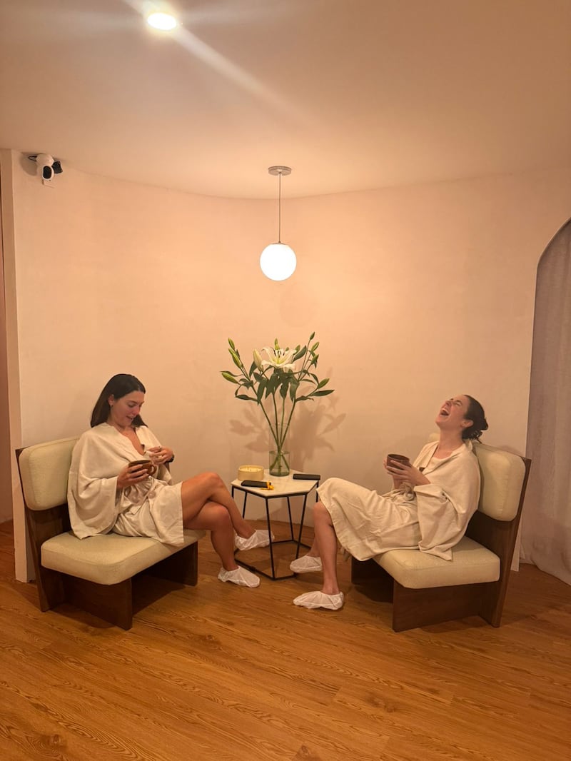 Con rodillos diseñados anatómicamente y fórmulas botánicas, el método Torrescano ofrece resultados visibles mientras promueve relajación y equilibrio corporal