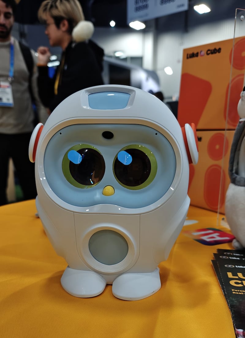 Desde mascotas robóticas ultrarrealistas hasta humanoides capaces de entrenar artes marciales, el CES 2026 mostró cómo la inteligencia artificial y la robótica están redefiniendo la compañía, el aprendizaje y la interacción humana