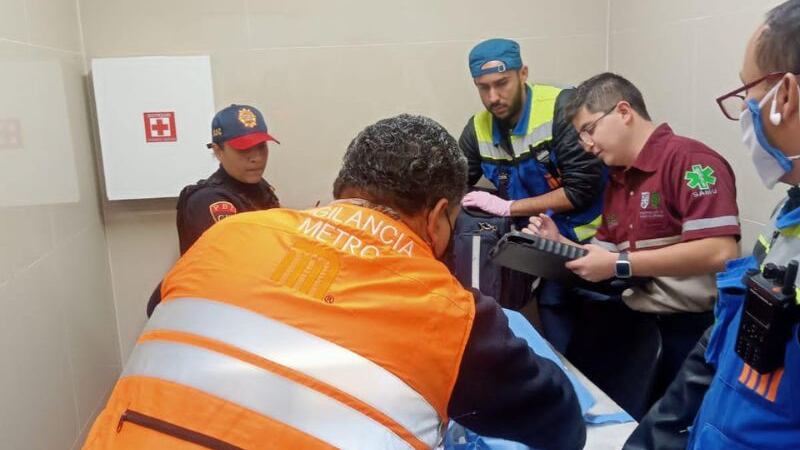 Mujer entra en labor de parto en estación del Metro Gómez Farías