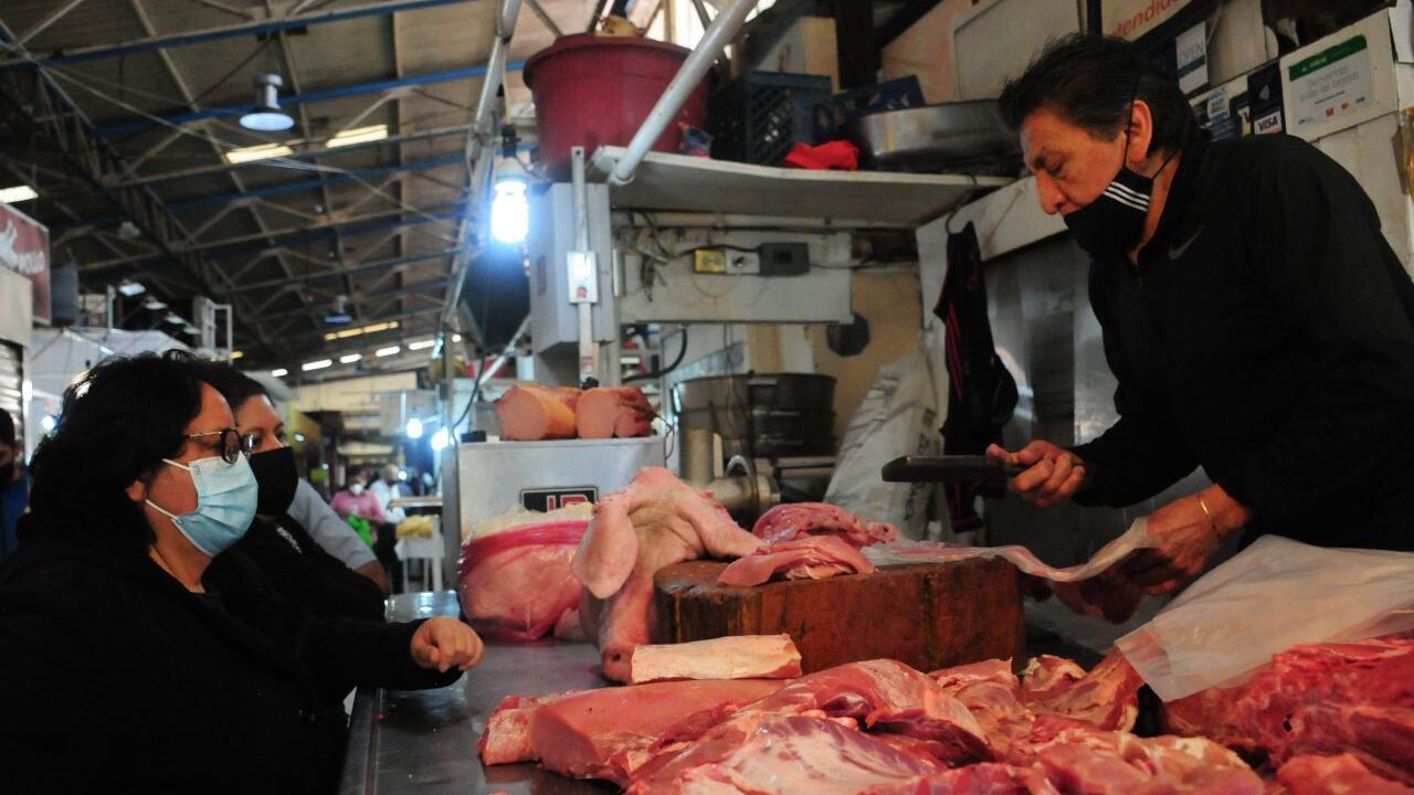 Ocho de cada 10 consumidores reporta que la carne, tortilla y pan son los productos que más se encarecieron; mientras que 69% advierte que hay desabasto y escasez en las tiendas.