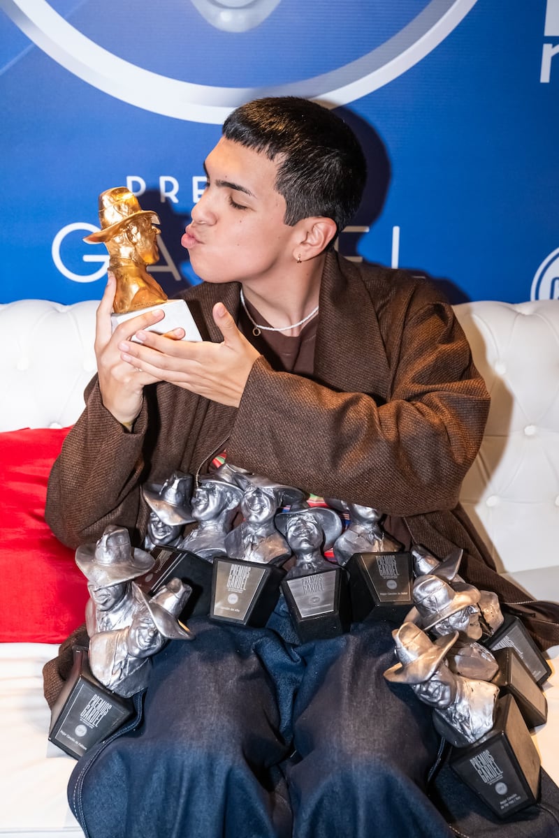 Milo J hace historia en los Premios Gardel 2026 al ganar 13 premios en una sola noche