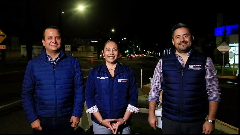Alfredo Ramírez Barra, Regidor Presidente de la Comisión de Participación Ciudadana; Xóchitl Zárate Tejeda, Secretaria de Servicios Públicos; y Eduardo Rivera Pérez, presidente municipal de Puebla.