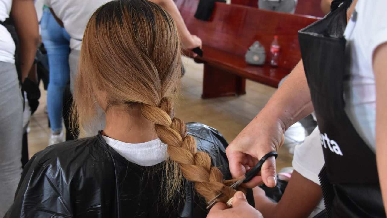 Fueron un total de 48 trenzas las que se obtuvieron para fabricar pelucas.