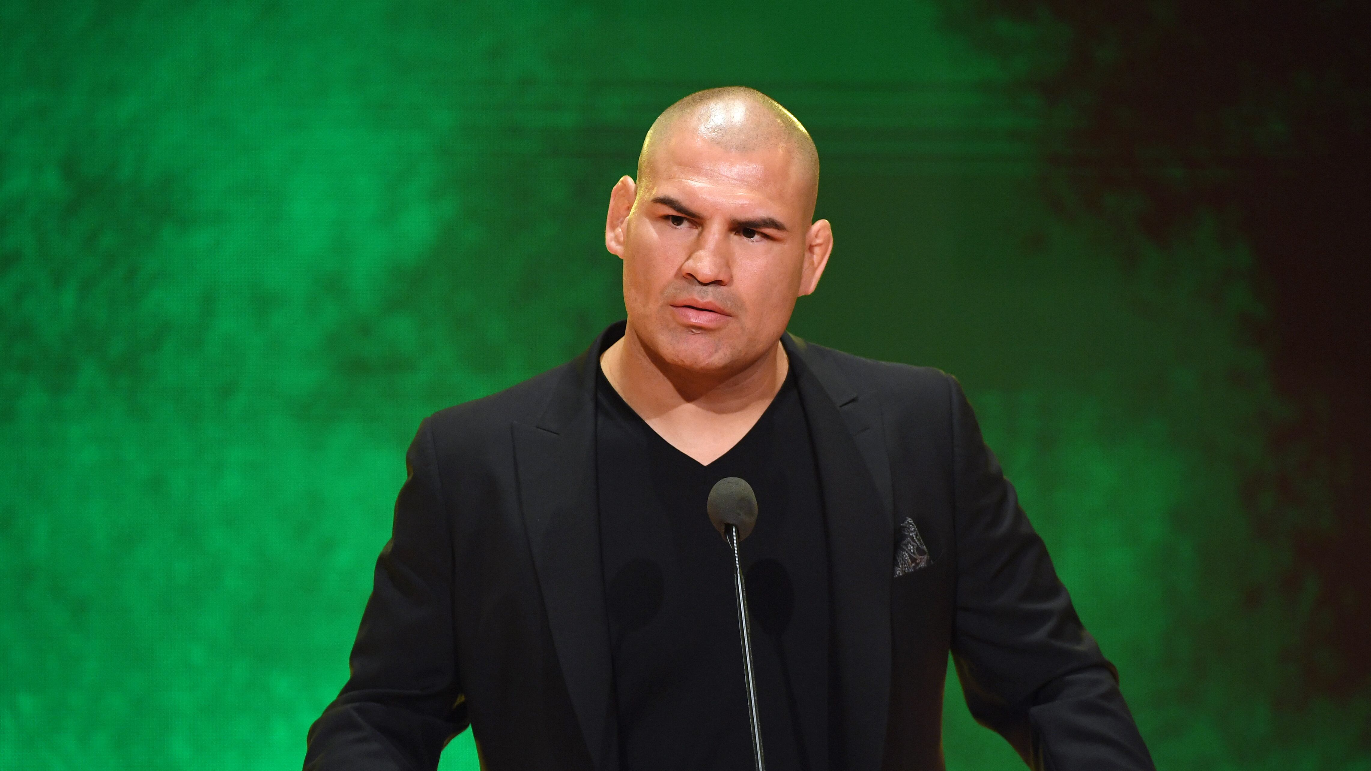 Caín Velásquez irá cinco años a prisión.