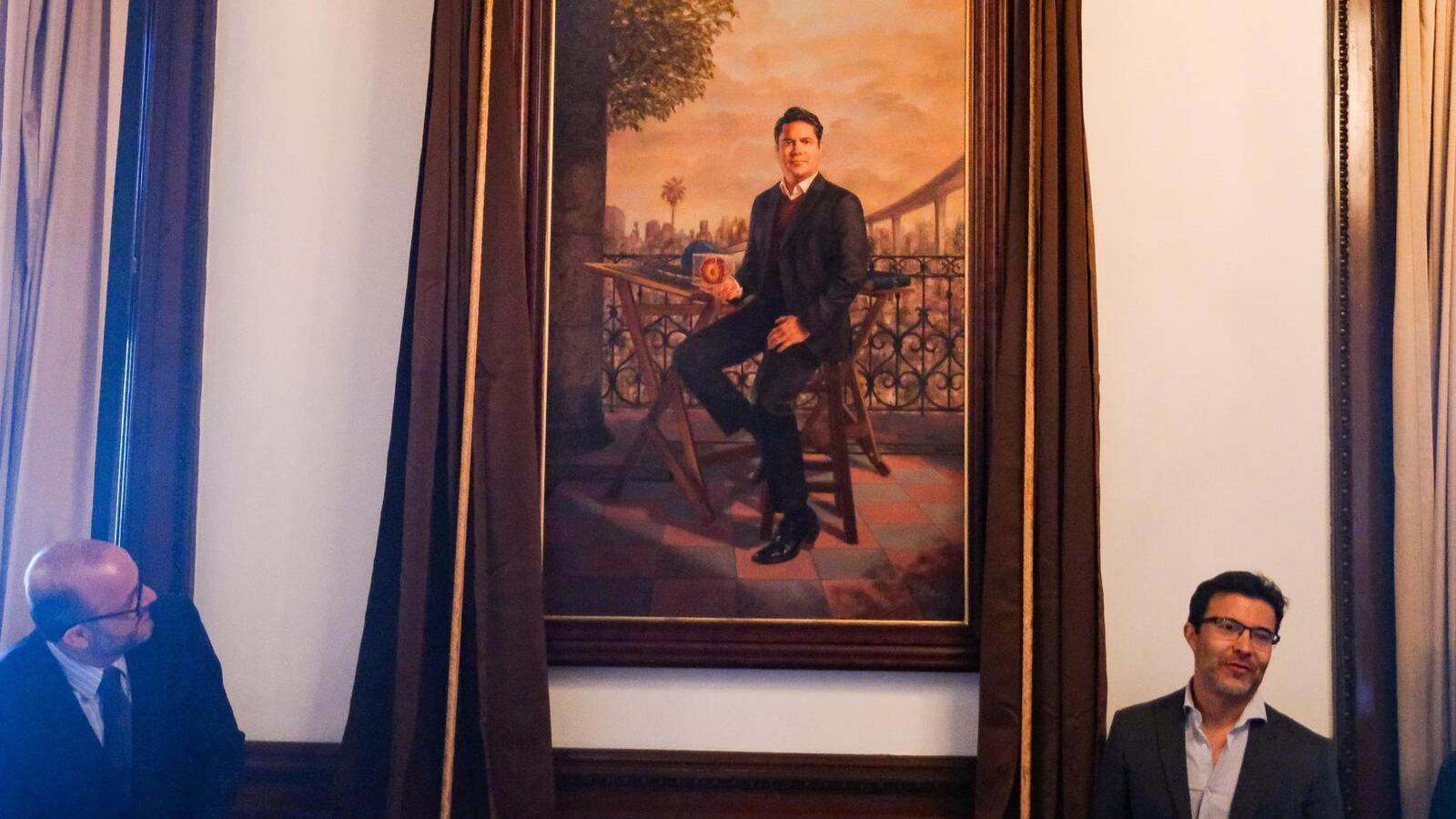 En un emotivo homenaje, el Palacio de Gobierno de Jalisco fue escenario de la develación del retrato del exgobernador Jorge Aristóteles Sandoval Díaz, un reconocimiento a su legado político, trayectoria profesional y los aportes realizados durante su administración (2012 – 2018).