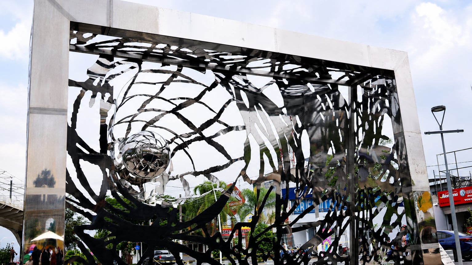 Zapopan fortalece preparativos para el la Copa Mundial de futbol 2026 con la nueva escultura "El Gol". CORTESÍA