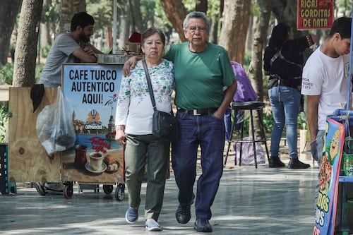 Seguro médico para adultos mayores en CDMX: proponen frenar abusos de aseguradoras