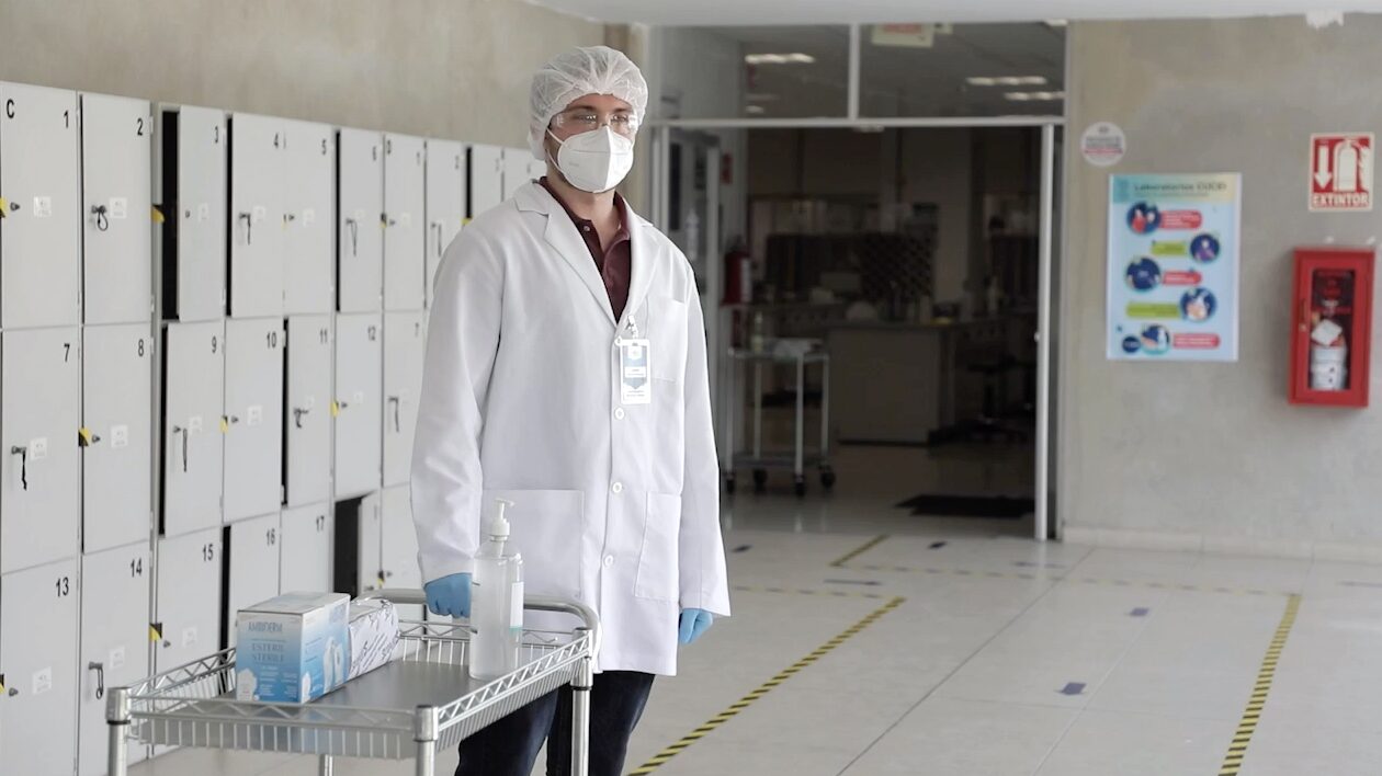 La Universidad de Guadalajara invirtió más de 18 millones de pesos para comprar aditamentos como medidores de CO2 y ventiladores.