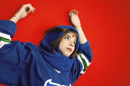 Bratty se sincera sobre su carrera con ‘Siempre quiero +’ y alista el lanzamiento de su disco