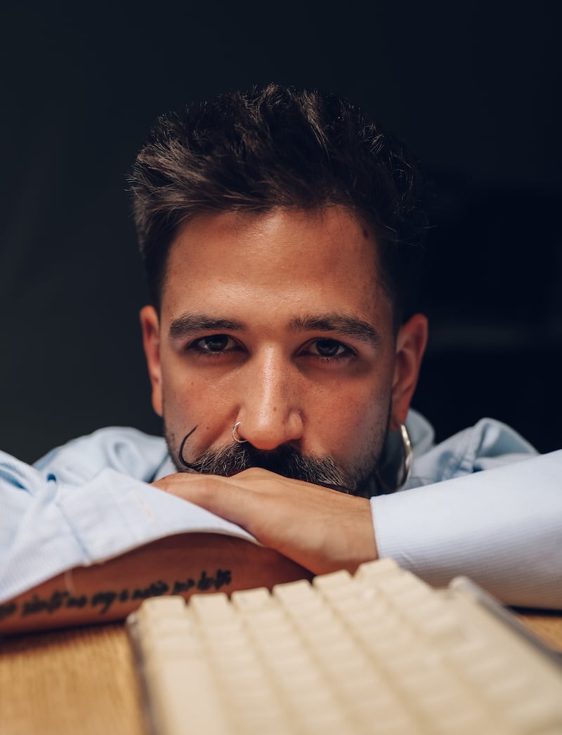 Camilo sorprende a fans con nuevo tema titulado “Maldito ChatGPT”