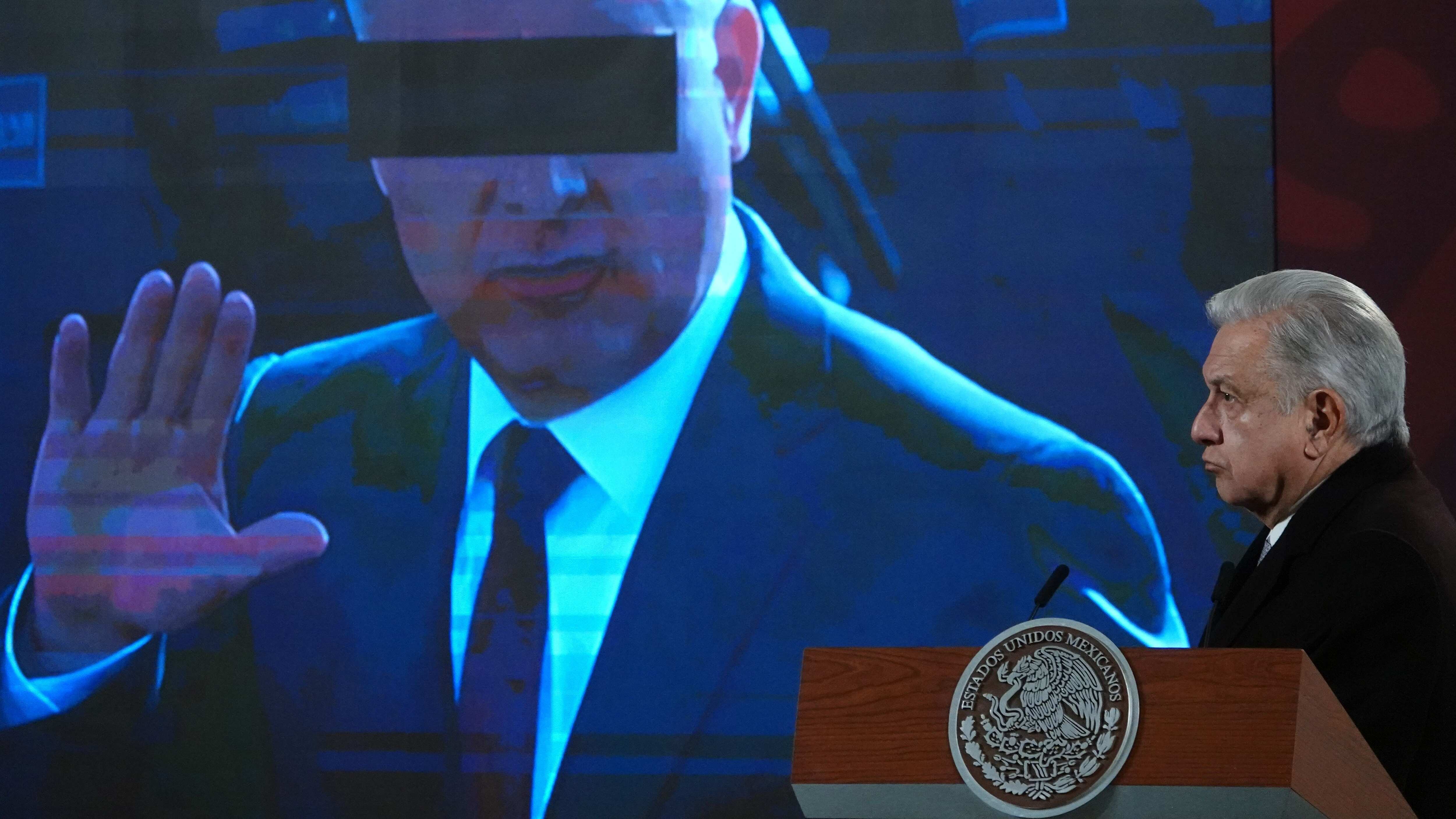 CIUDAD DE MÉXICO, 31ENERO2023.- Andrés Manuel López Obrador, presidente de México, en compañía del gabinete de salud: Jorge Alcocer, secretario de Salud; Hugo López-Gatell, subsecretario de Prevención y Promoción a la salud, y Zoé Robledo, titular del Instituto Mexicano del Seguro Social (IMSS), ofrecieron el informe sobre la pandemia de covid-19 en donde destacaron que el país esta a la baja en contagios y defunciones. Asimismo, informaron de los beneficiarios y entrega de suministras a las diferentes clínicas del programa IMSS-Bienestar. Por su parte, el presidente se dedicó a responder a los medios de comunicación.
FOTO: GALO CAÑAS/CUARTOSCURO.COM