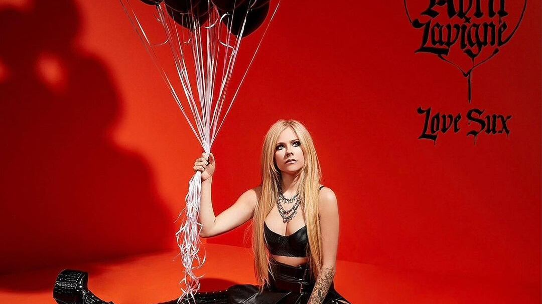 El séptimo álbum de Avril Lavigne ‘Love Sux’, después de tres años de silencio, llegará el próximo 25 de febrero a todas las plataformas.