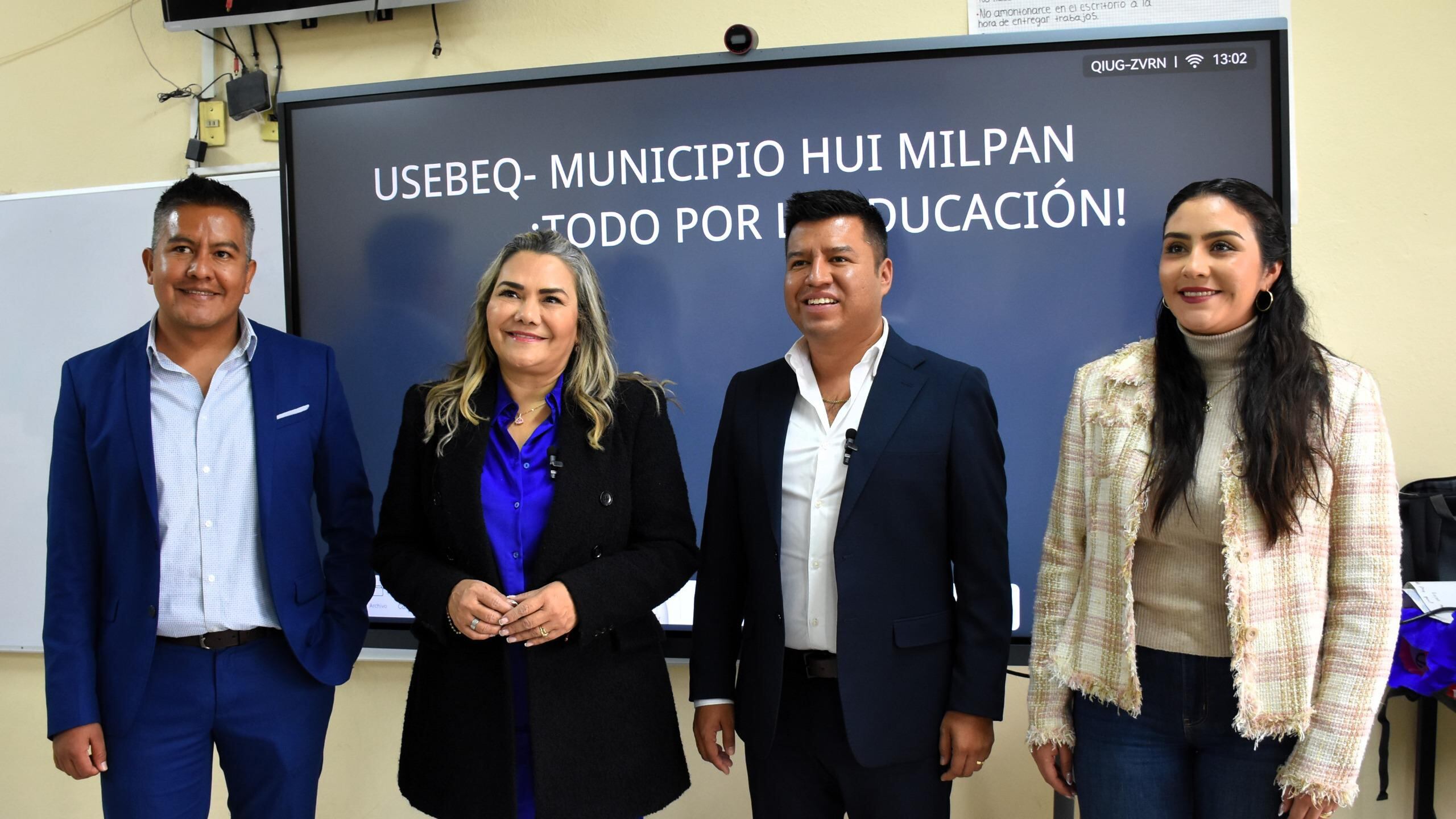 USEBEQ entrega pantallas digitales a telesecundarias de Huimilpan.