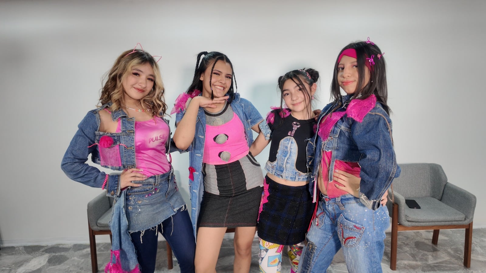 Jeans apuesta por el M-Pop como su sello musical tras el estreno de “Me pondré unos jeans”