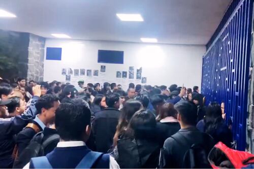 ¡Hartazgo! Arrebatan capucha a sujeto del grupo violento que invadió la Facultad de Derecho