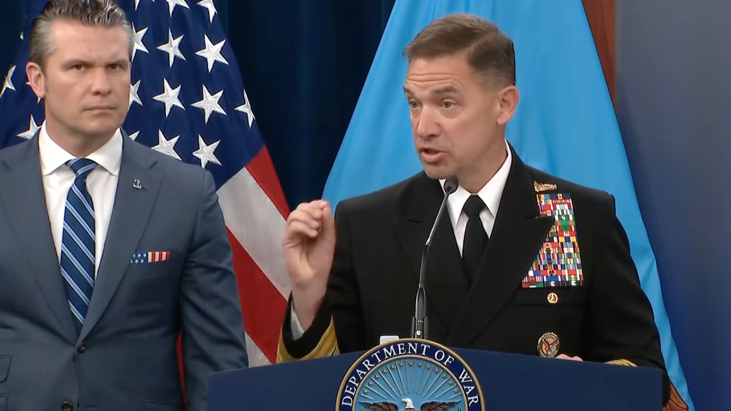 El secretario de Defensa, Pete Hegseth, instó a los líderes iraníes a "elegir sabiamente" y afirmó que el bloqueo estadounidense de los puertos iraníes continuaría "el tiempo que fuera necesario".