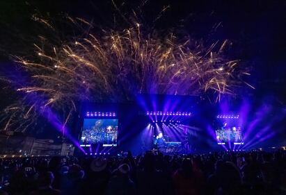 En un encuentro único con sus fanáticos de todas las edades, Los Temerarios ofrecieron la primera de sus dos presentaciones en el Estadio GNP Seguros, recinto que fue testigo de una noche llena de temas que marcaron la carrera de la agrupación en más de 40 años dentro de la industria, por lo cual el público coreó canciones como “Dímelo", "Solo te quiero a ti", "Te hice mal", "Por qué te conocí", entre otras.