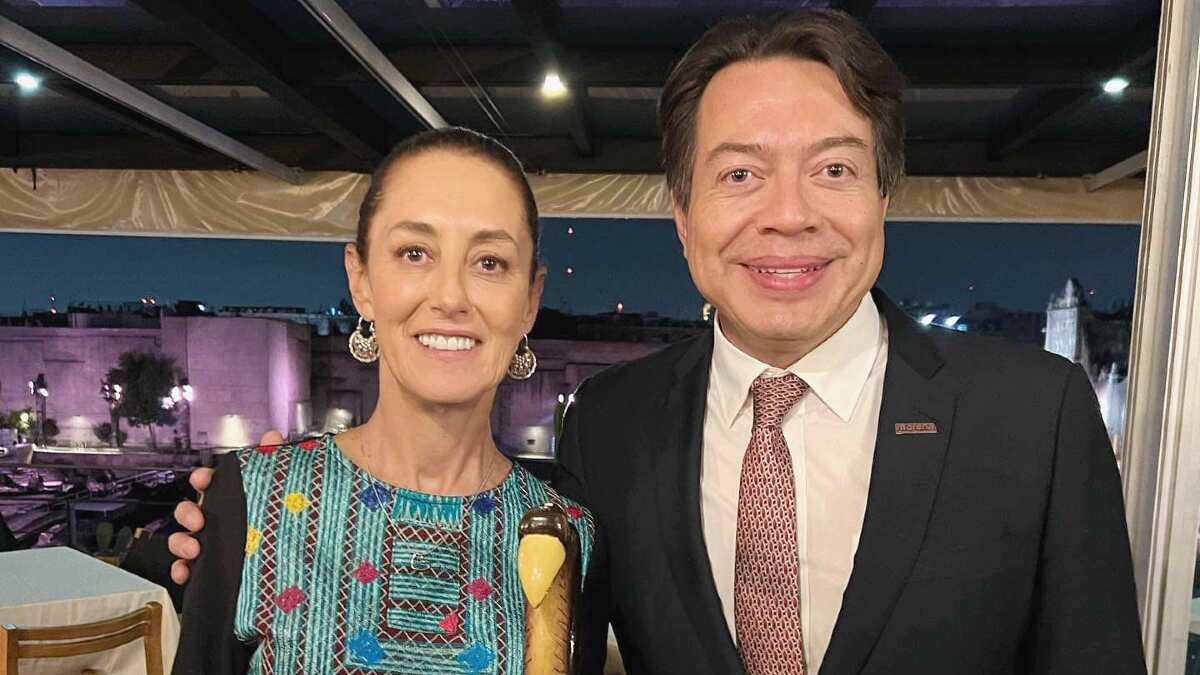 Claudia Sheinbaum recibe su nombramiento oficial como coordinadora de la Transformación en Morena (Twitter / @mario_delgado)