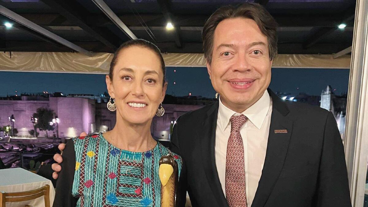 Claudia Sheinbaum recibe su nombramiento oficial como coordinadora de la Transformación en Morena (Twitter / @mario_delgado)