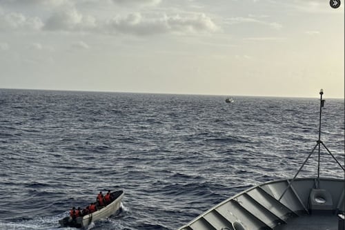 Armada de México rescata a cuatro náufragos extranjeros en aguas del Caribe