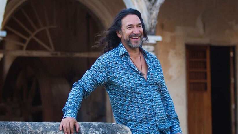 El cantante ha compartido cientos de frases que hacen una reflexión sobre la vida, el amor y desamor.