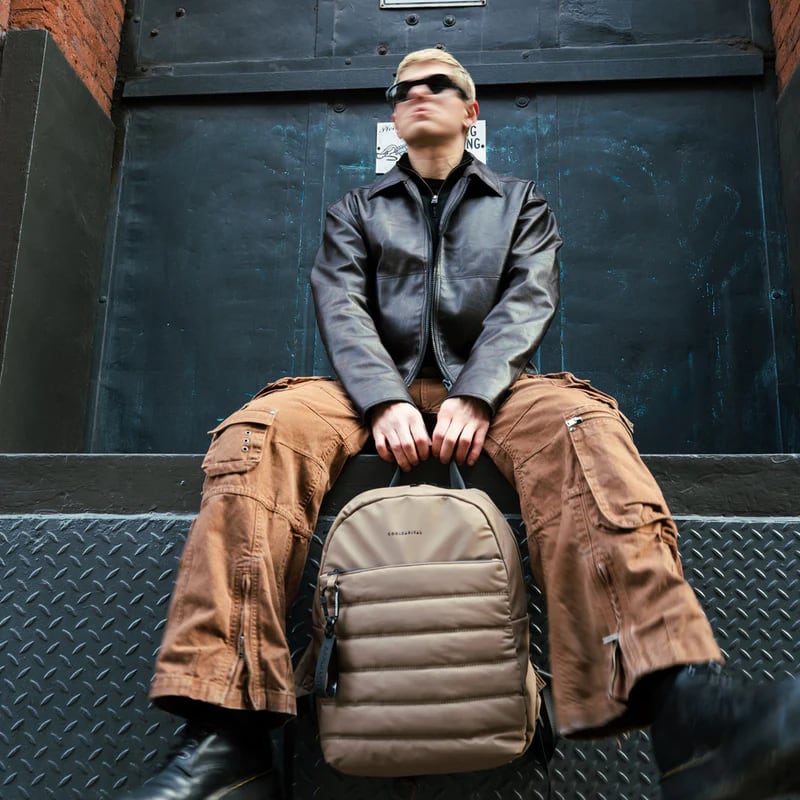 Funcional, estético y urbano son parte del nuevo lenguaje del accesorio de moda que convive con tu ritmo diario sin sacrificar el estilo