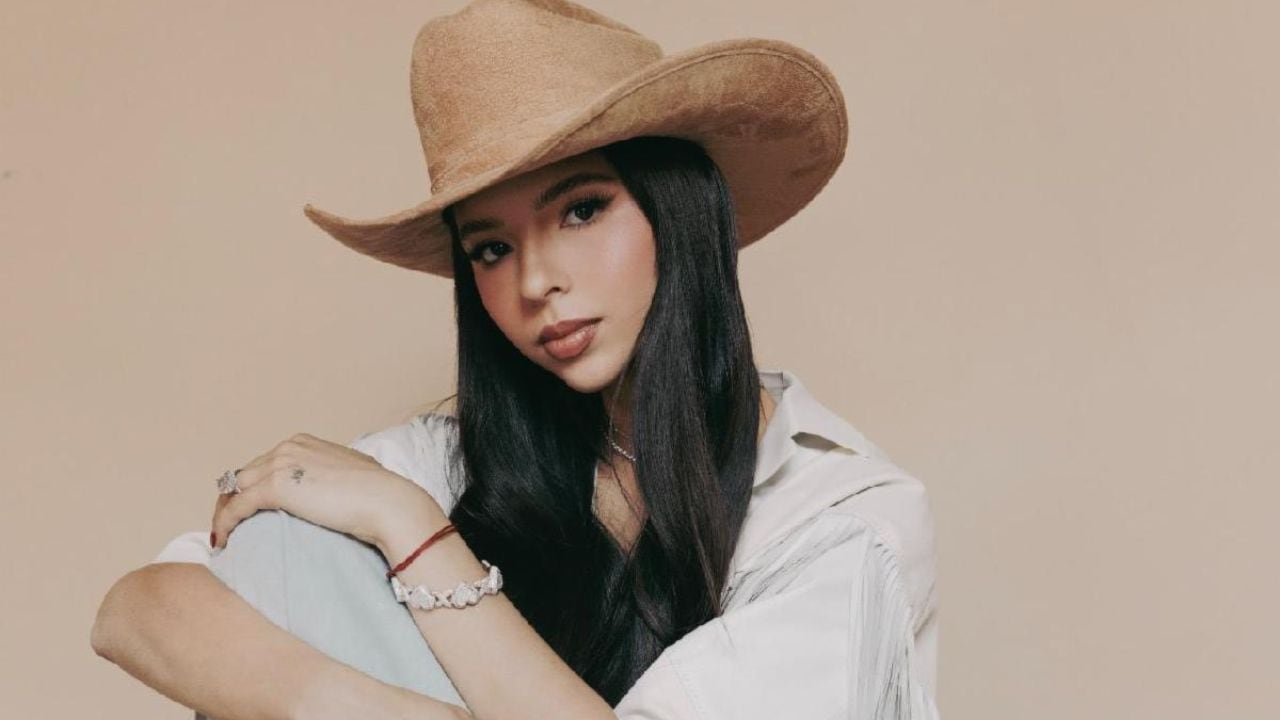 Ángela Aguilar defiende su relación con Nodal con “El equivocado”