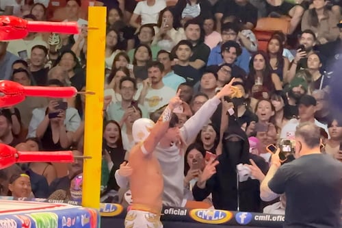 BTS cambia el escenario 360 por la Arena México, en emocionante función de lucha libre en CDMX