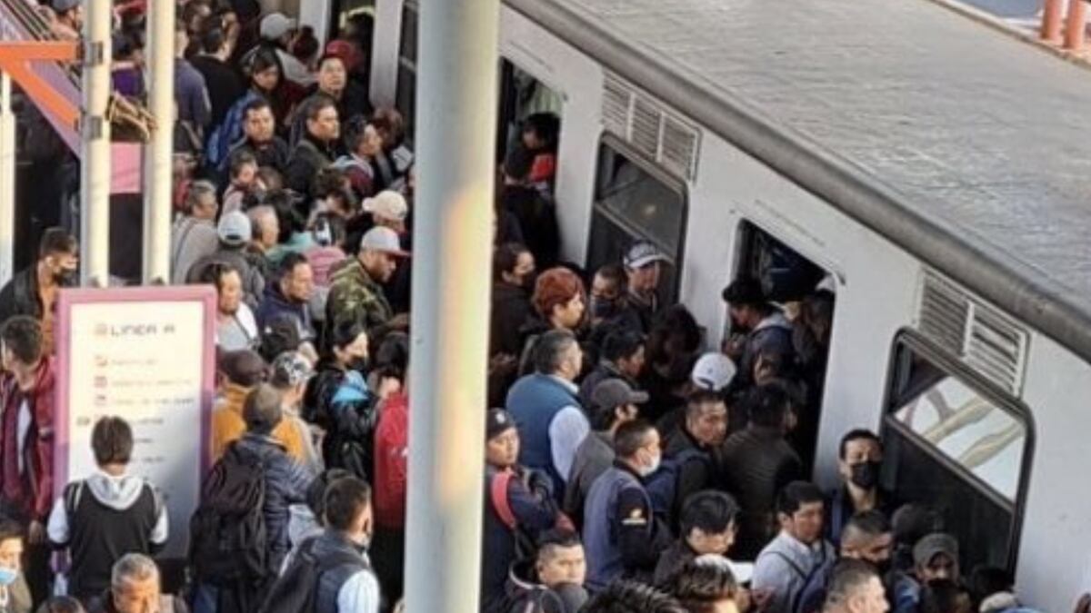 La Línea A del Metro presentó problemas la mañana de este lunes. (Especial)