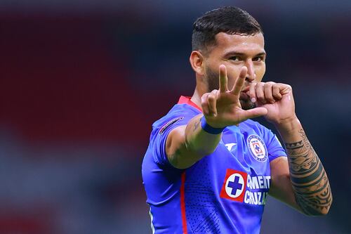 Juan Escobar rompe el silencio y habla de su situación en Cruz Azul
