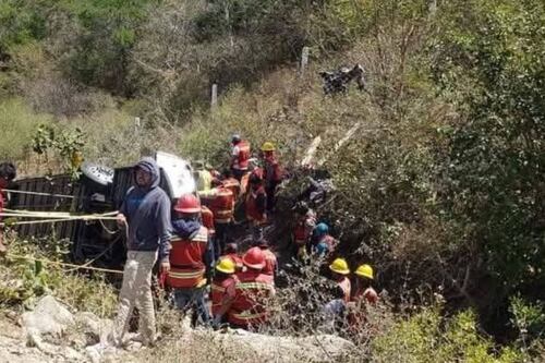 Gobierno de Oaxaca brinda atención a personas afectadas por volcadura de autobús
