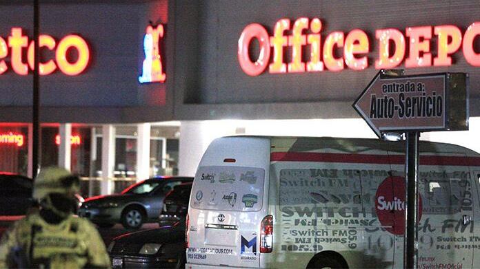 fueron asesinados en un estacionamiento de un centro comercial.