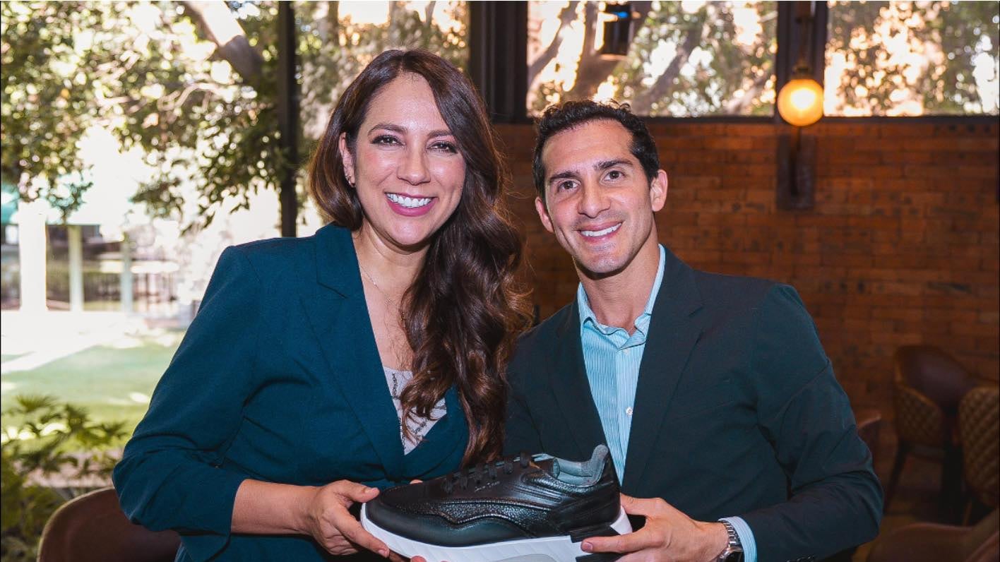 Rommel Pacheco visitó Guanajuato para inaugurar la Olimpiada Nacional 2026 y recibió zapatos hechos por manos guanajuatenses.