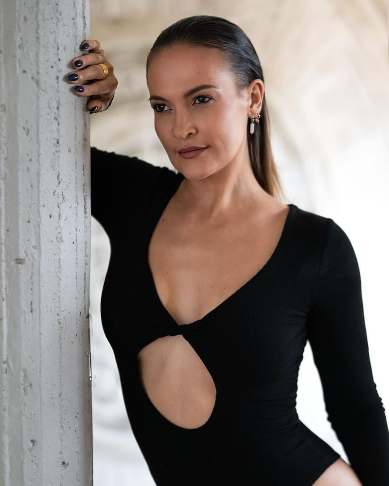 Carla Remes, creadora del método original Barre Sí, habla sobre cómo esta fusión de ballet, pilates y yoga se ha convertido en una disciplina consciente que fortalece el cuerpo, empodera a las mujeres y acompaña cada etapa de la vida