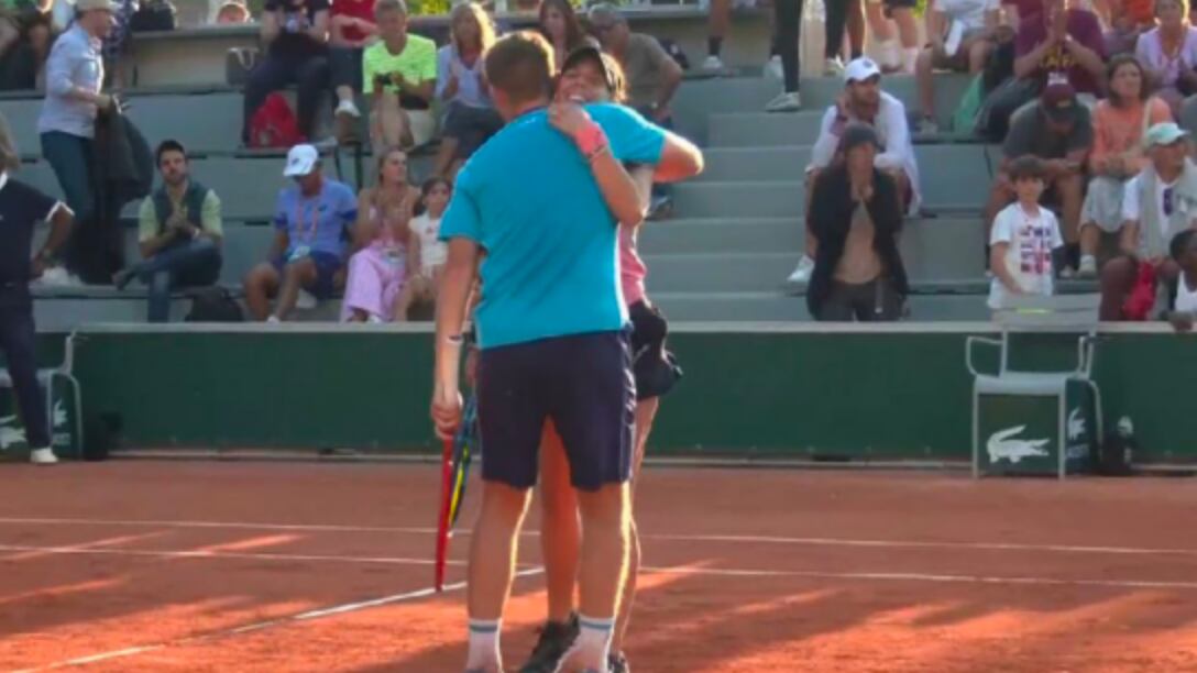 Giuliana Olmos le ganó la partida a Santiago González en Roland Garros.
