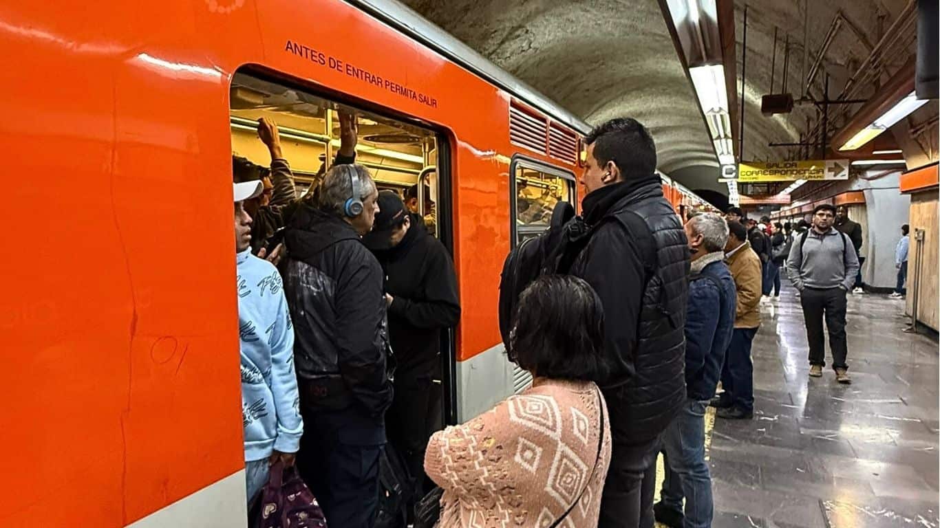 Saturación en el Metro CDMX hoy