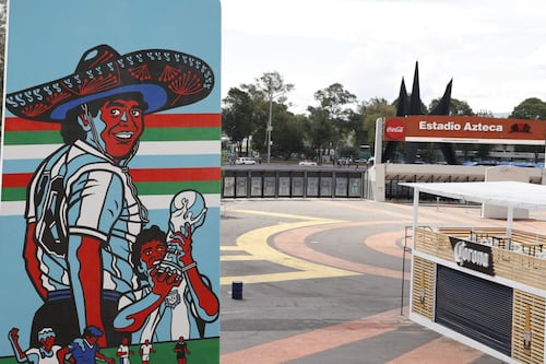 Inauguran mural de Maradona dentro del Estadio Azteca