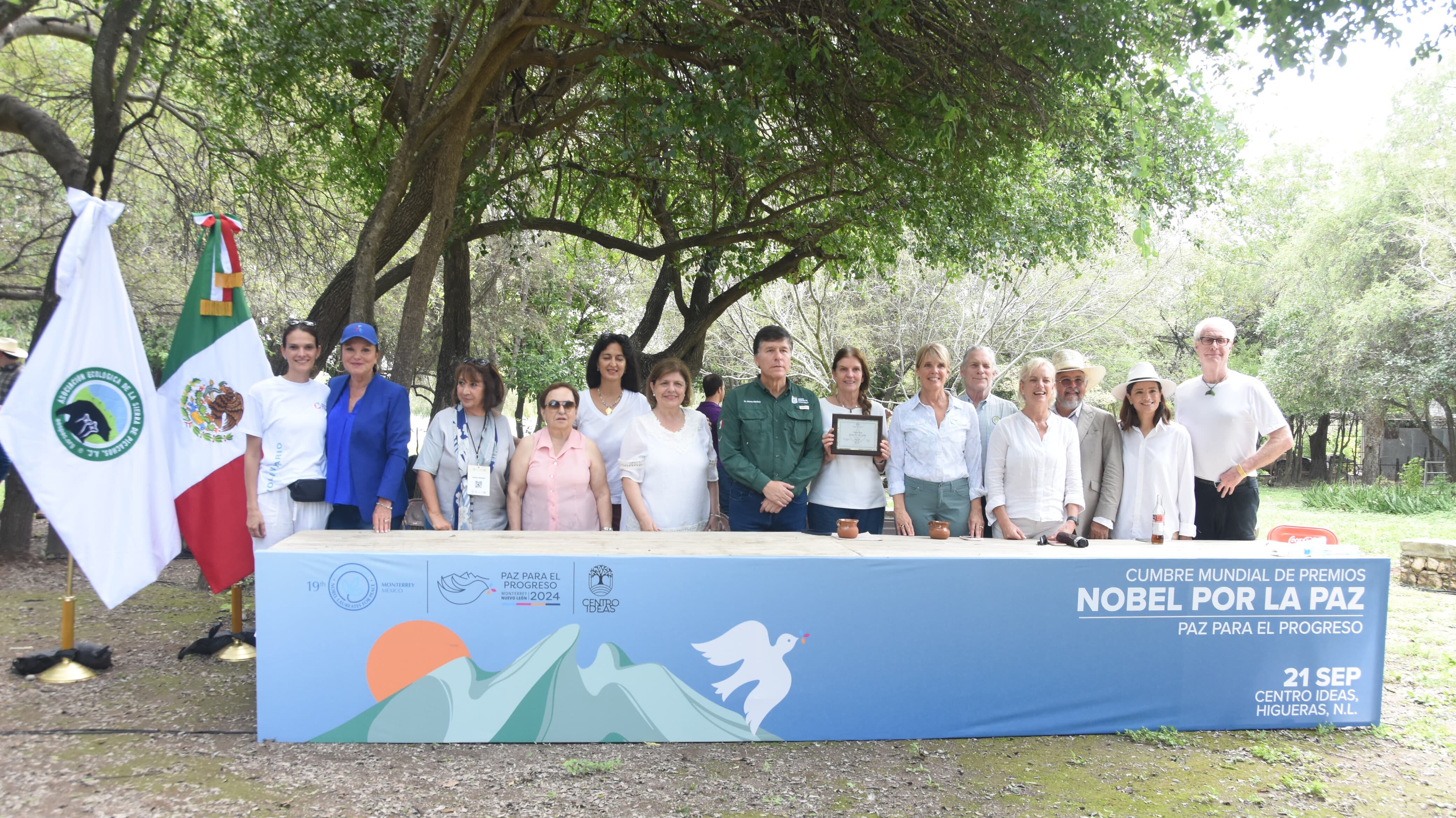 La iraní Shirin Ebadi, premio Nobel de la Paz, conoció durante un recorrido junto a Heidi Kum y Karen Hallberg, las diversas áreas físicas y naturales.