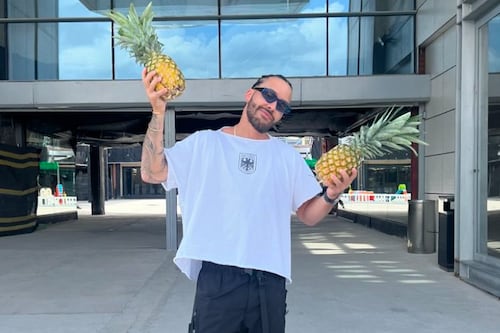 Prince Royce y Malú lanzan sencillo entre piñas y carritos: Así se suman al “trend” de Mercadona