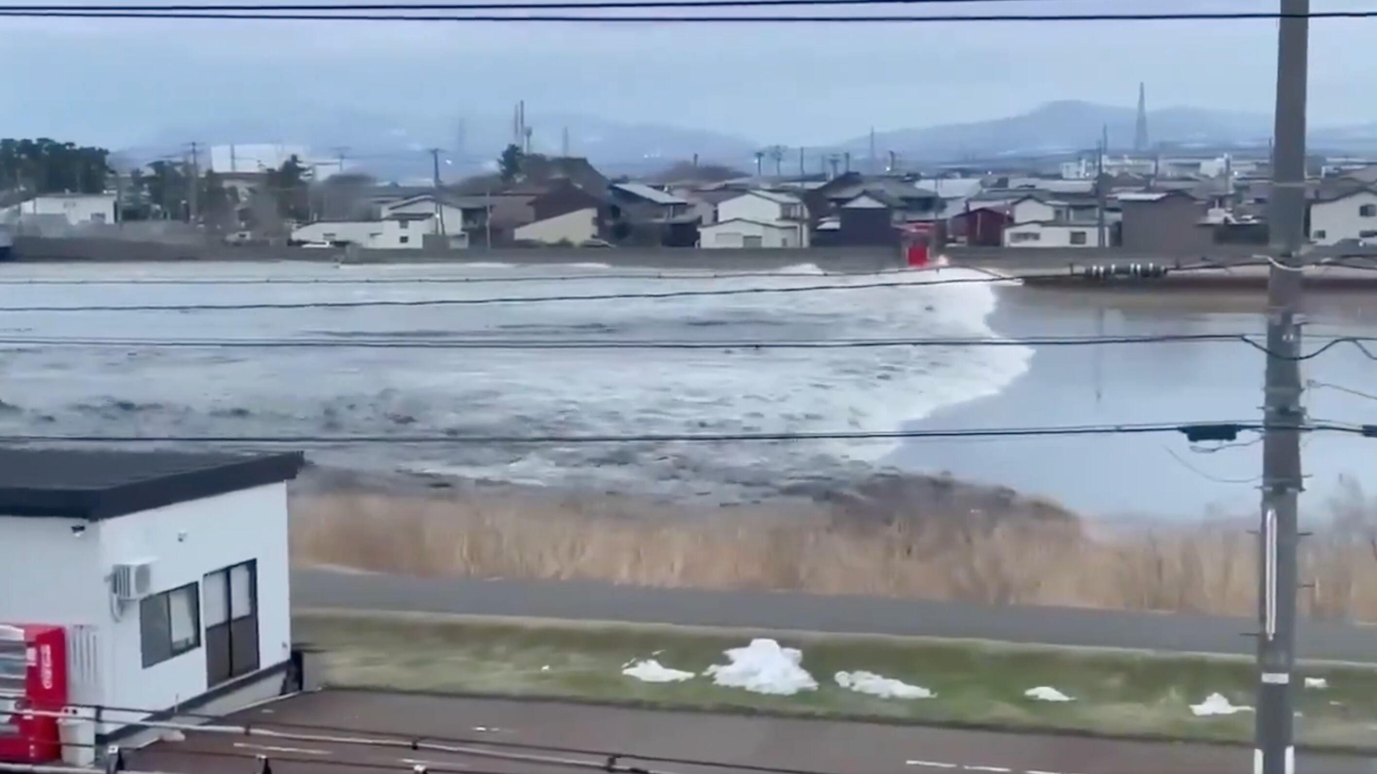 El riesgo de tsunami fue alertado pocos minutos después del movimiento telúrico. (Especial)