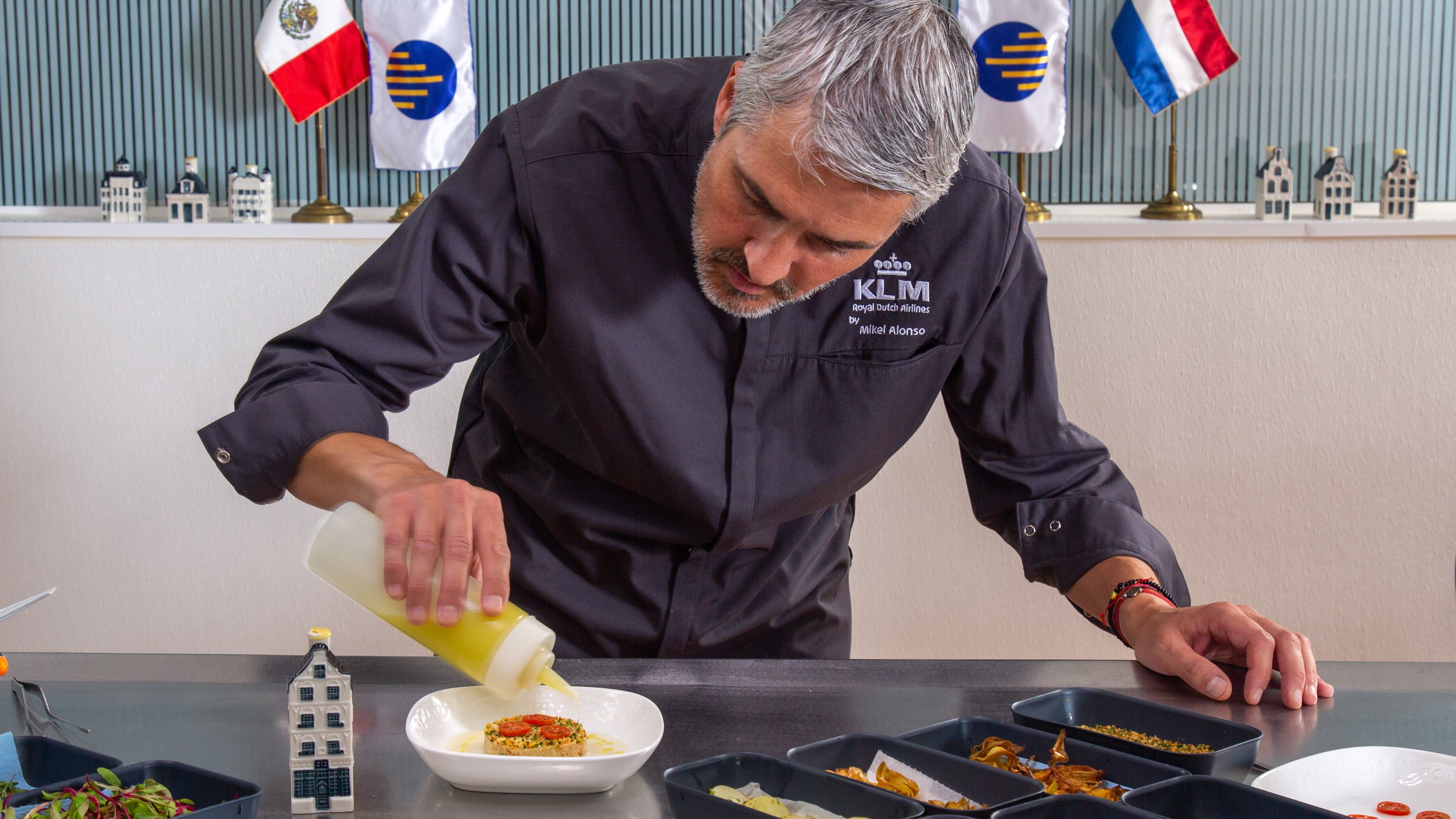 Mikel Alonso es uno de los chefs más reconocidos y ha decidido colaborar con KLM