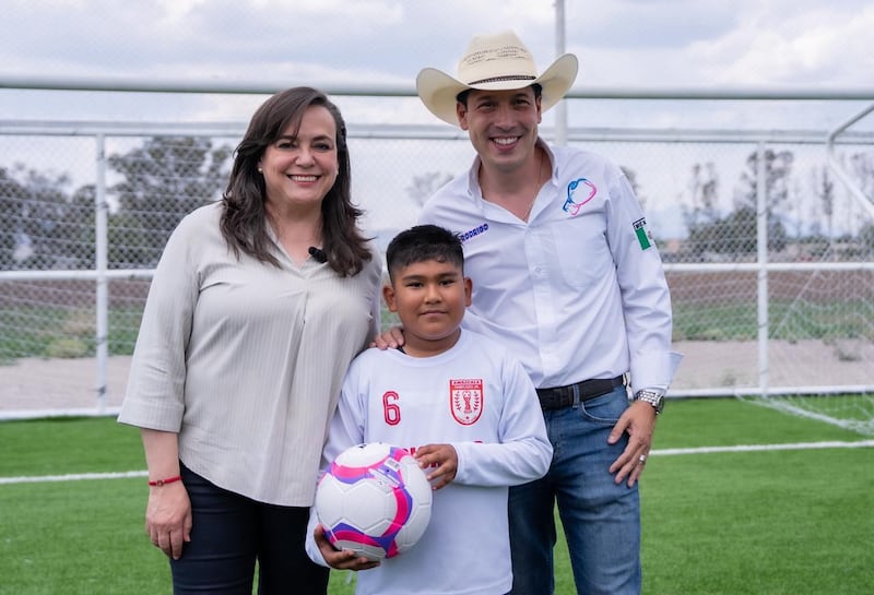 Entregan primera etapa de Unidad Deportiva UAQ en Amazcala