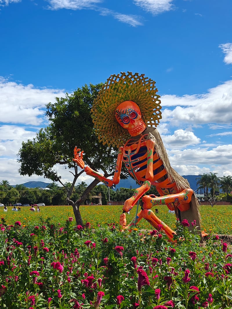 Disfruta de catrinas gigantes, sabores típicos, flores de cempasúchil y actividades culturales en uno de los destinos más encantadores de Puebla