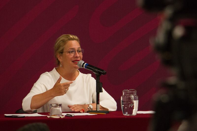 CIUDAD DE MÉXICO, 20MARZO2019.- Andrew Rhodes, Comisionado Nacional de Áreas Naturales Protegidas; Josefa González Blanco Ortiz Mena, Titular de la Secretaría de Medio Ambiente y Recursos Naturales(SEMARNAT) y Sergio Sánchez, Subsecretario de Gestión para la Protección Ambiental, presentaron el programa, Centro de Educación Ambiental “Muros de Agua José Revueltas”, que busca transformar el Centro penitenciario de las Islas Marías en un lugar para enseñar a jóvenes y niños sobre el cuidado del medio ambiente, así mismo se tiene planeado organizar campamentos para biólogos y científico.