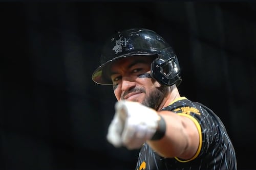 ¡Agridulce! Agustín Murillo hace historia en descalabro insólito de Naranjeros