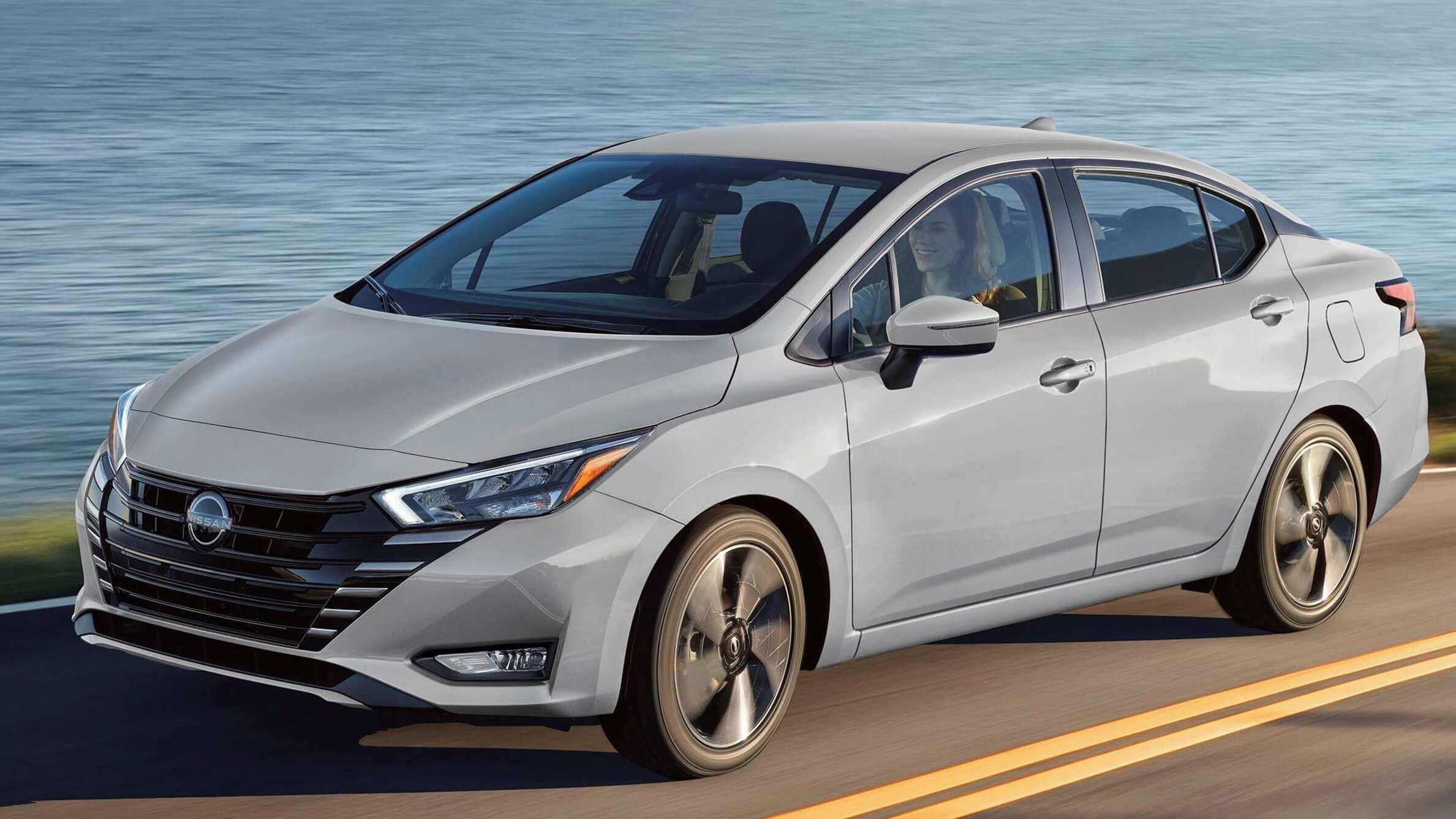 Nissan Mexicana anuncia la venta de Altima y Versa