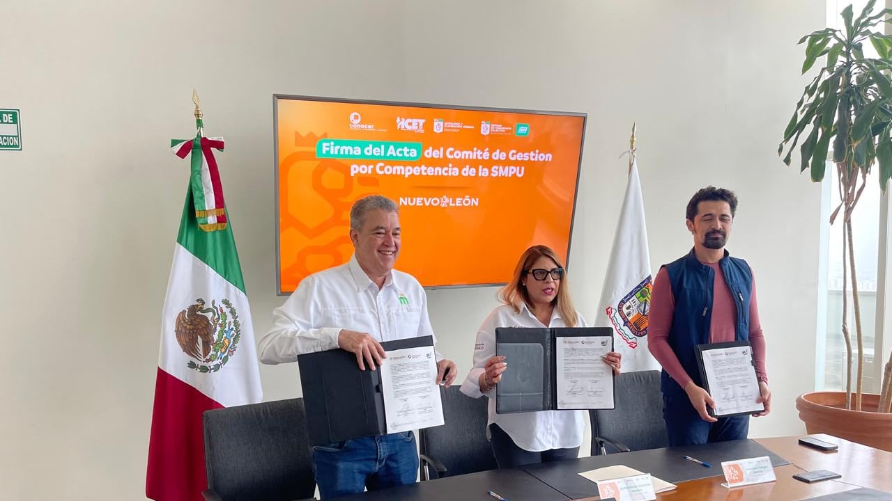Hernán Villarreal, secretario de Movilidad y Planeación Urbana; Guillermina Alvarado, titular de Conocer y Abraham Vargas, encargado de Despacho del Instituto de Movilidad.