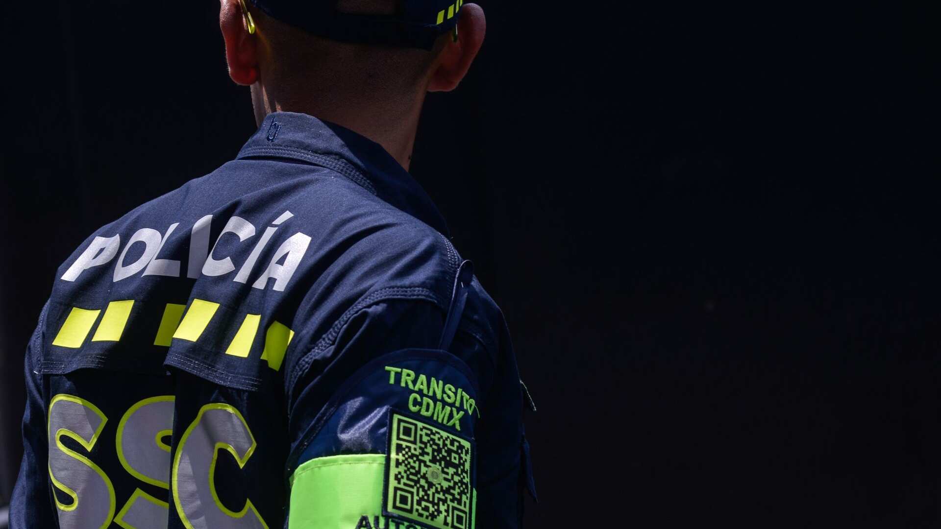 Policía de la SSC devolvió un cheque con miles de pesos a su dueña